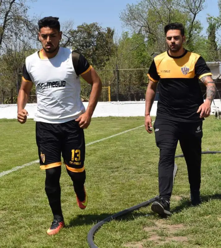 La verdad sobre la creatina: beneficios, mitos y cómo funciona realmente 4 En deportes explosivos como el fútbol, la creatina ayuda a sostener la calidad de las acciones de alta intensidad.