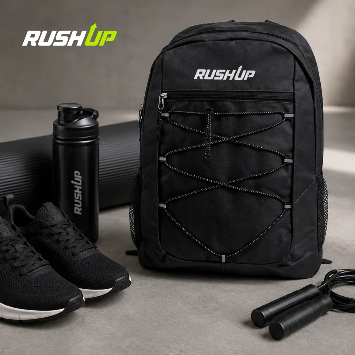 Mochila Deportiva 18L RushUp | Ligera, Resistente y Funcional 5 Mochila deportiva RushUp con accesorios de entrenamiento